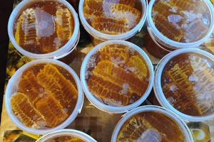 Переваги пластикової тари для меду: Практичність та Ефективність фото